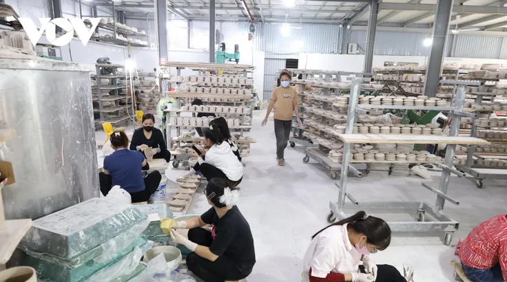 Bát Tràng là một làng gốm cổ truyền thống nổi tiếng hàng đầu Việt Nam