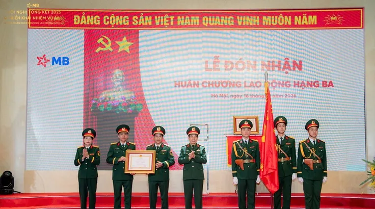MB đón nhận Huân chương Lao động Hạng Ba