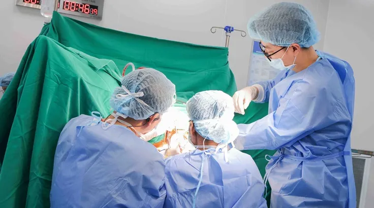 Ca phẫu thuật cho bệnh nhận 69 tuổi.
