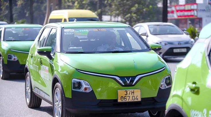 Năm 2030, Hà Nội chuyển đổi 100% xe taxi sang sử dụng điện