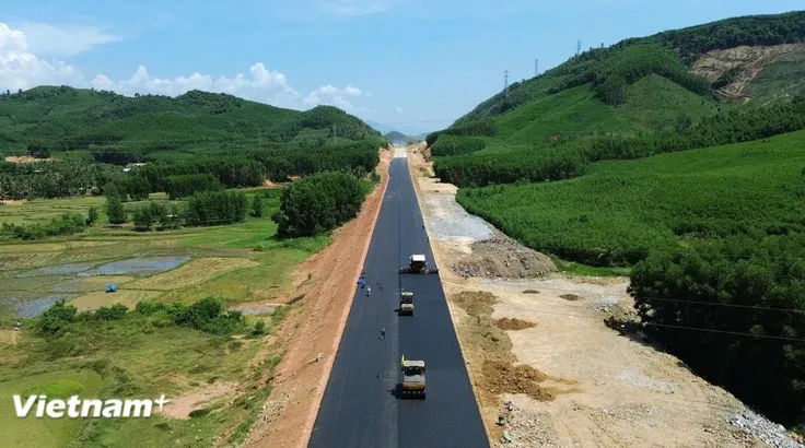 Bộ Xây dựng cảnh báo hàng loạt các dự án giao thông trọng điểm chậm tiến độ