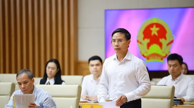 Thống đốc Ngân hàng Nhà nước Phạm Đức Ấn báo cáo tình hình hoạt động của ngành ngân hàng. (Ảnh: Dương Giang/TTXVN)