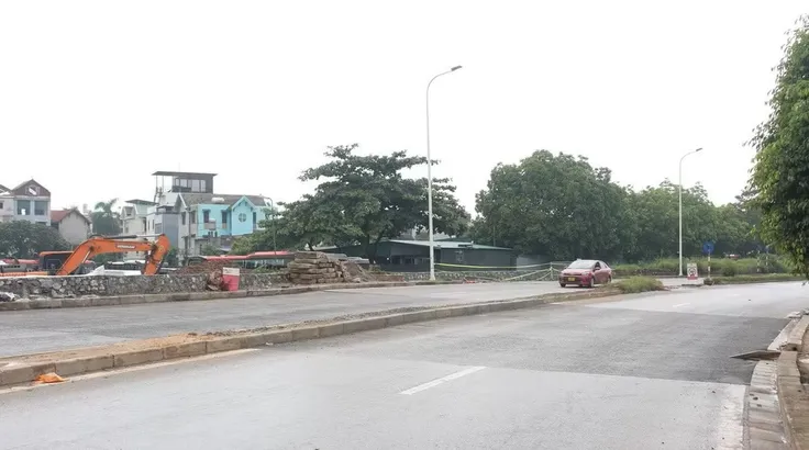 Đoạn cống ngầm phục vụ tiêu thoát nước qua đường An Dương Vương đã hoàn trả kết cấu, mặt đường, phục vụ nhu cầu đi lại của người dân. (Ảnh: Nguyễn Thắng/TTXVN)