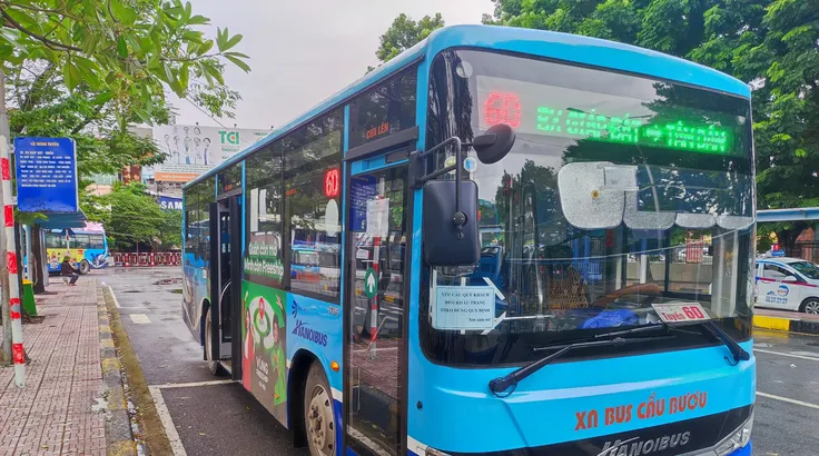 Hà Nội gia hạn thẻ xe buýt miễn phí không gắn chip đến hết năm 2026