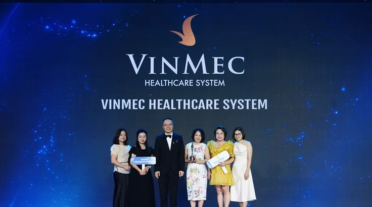 Đại diện Hệ thống Y tế Vinmec nhận danh hiệu "Best Companies to Work for in Asia 2026" tại lễ trao giải HR Asia Awards 2026.