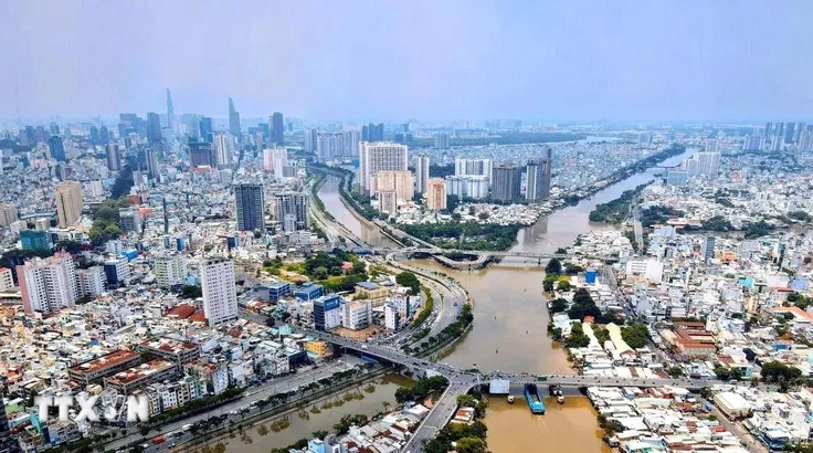 Đoạn đầu kênh Đôi (Quận 8 cũ) kết nối với kênh Tàu Hủ - Bến Nghé sau khi hoàn thành kè bờ. (Ảnh: Thanh Vũ/TTXVN)