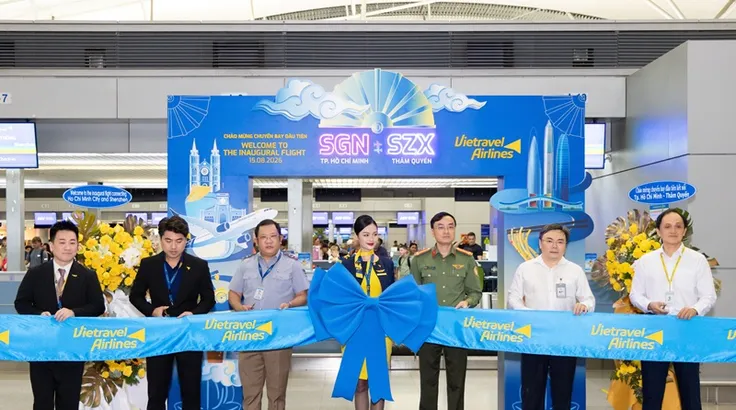 Nghi thức cắt băng khai trương đường bay thẳng kết nối TPHCM - Thâm Quyến