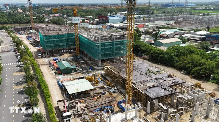Dự án nhà ở xã hội tại phường Long Thành, thành phố Đồng Nai đang xây dựng. (Ảnh: Công Phong/TTXVN) 