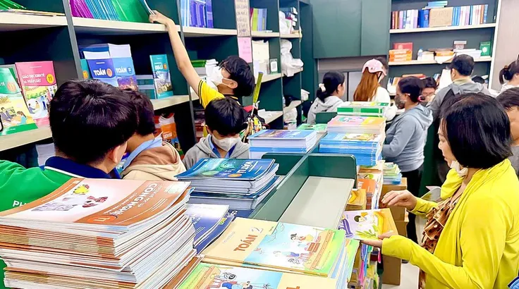 Thủ tướng chỉ đạo huy động tất cả nguồn lực cung ứng đủ sách giáo khoa