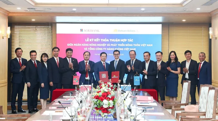Lãnh đạo Agribank và Vietnam Airlines ký kết Thỏa thuận hợp tác.