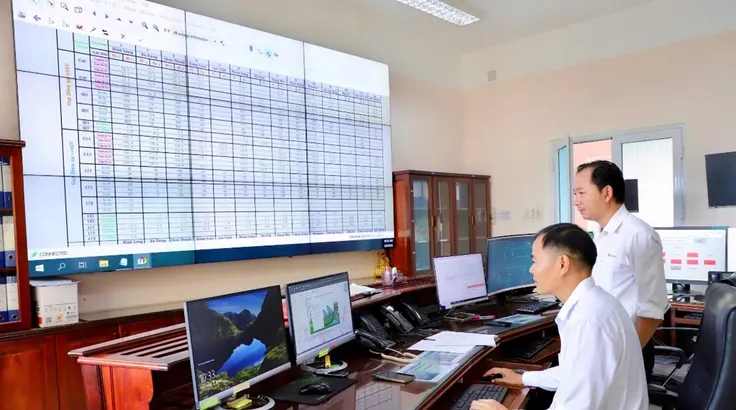 Theo dõi vận hành hệ thống lưới điện tại Trung tâm Điều hành SCADA