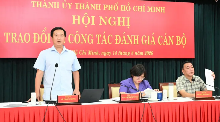 Trưởng Ban Tổ chức Thành ủy TPHCM Phạm Thành Kiên phát biểu tại hội nghị. Ảnh: VIỆT DŨNG
