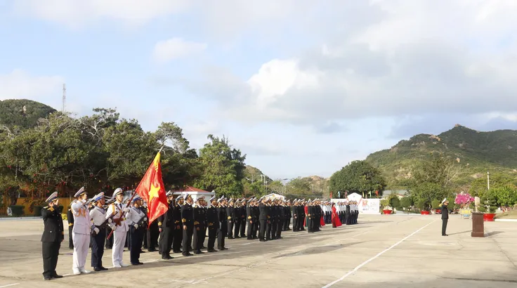 Trang nghiêm lễ chào cờ sáng mùng 1 tết của Trung đoàn tàu ngầm 196