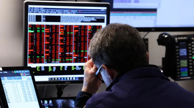 Làn sóng bán tháo khiến VN Index giảm 115 điểm