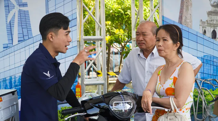 TPHCM: Trải nghiệm, quyết định lên đời xe điện VinFast trong ngày