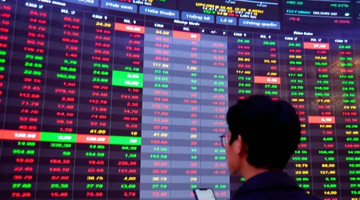 Nhà đầu tư ngoại ‘xả’ mạnh nhóm ngân hàng