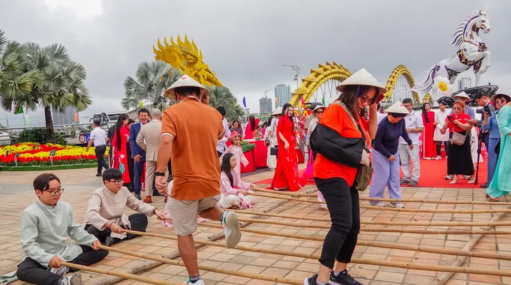 Lan tỏa không khí Tết Việt tại cửa ngõ du lịch quốc tế Đà Nẵng