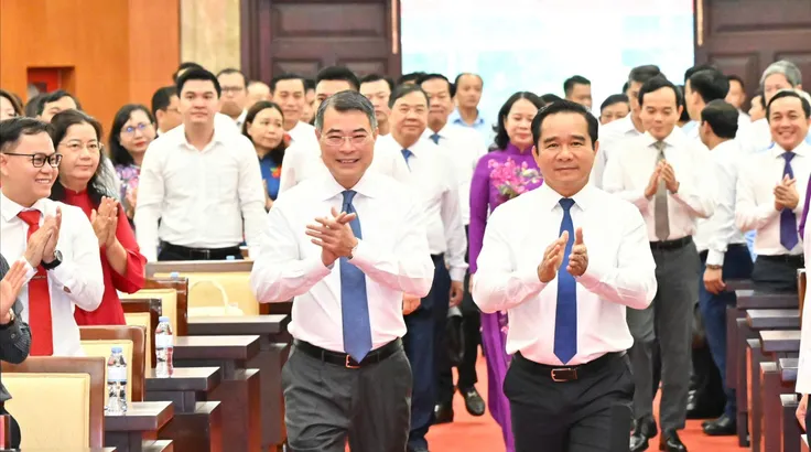 Phát động phong trào thi đua 'Quyết tâm thực hiện thắng lợi mục tiêu tăng trưởng bền vững 2 con số' 