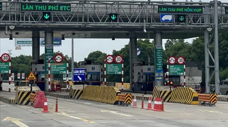 Làn thu phí không dừng trên cao tốc