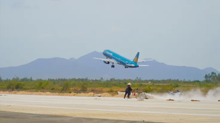 Sân bay Phù Cát tăng tốc hoàn thành đường băng số 2