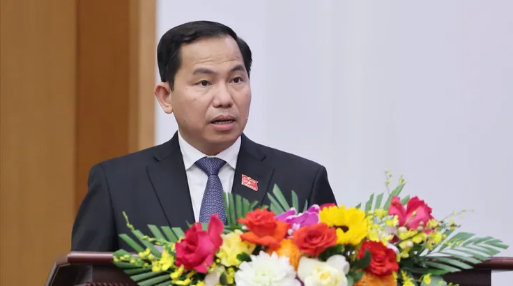 Xem xét, thông qua 43 dự án luật, nghị quyết quy phạm pháp luật