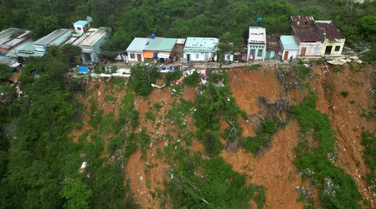 Gia Lai khẩn trương rà soát, di dời dân vùng sạt lở núi Một