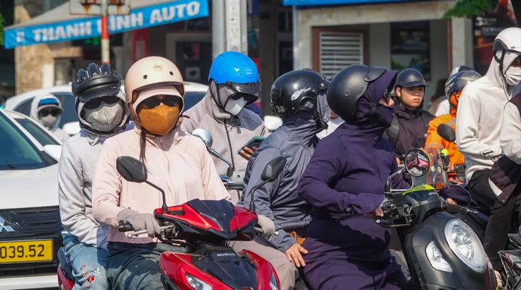 Nắng nóng gay gắt, nhiều người nhập viện vì sốc nhiệt 