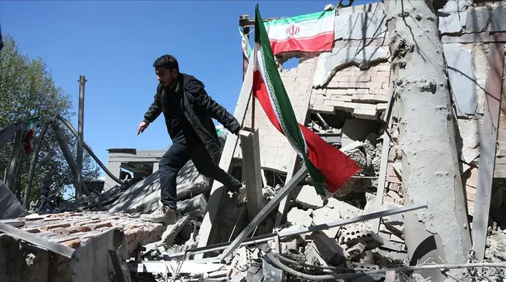 Israel tấn công Lebanon, Iran dọa đóng eo Hormuz