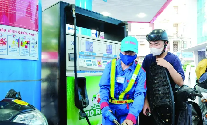 Bán đại trà xăng E10 từ giữa tháng 5