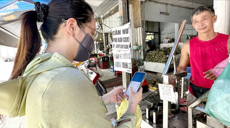 Thanh toán quét mã QR dần thay tiền mặt