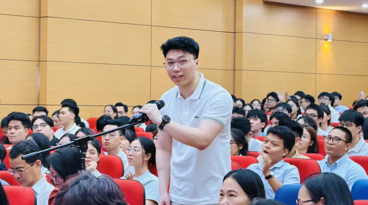 Một tân bác sĩ nội trú lựa chọn chuyên ngành đào tạo tại Trường Đại học Y Hà Nội. Ảnh: NGỌC DUNG