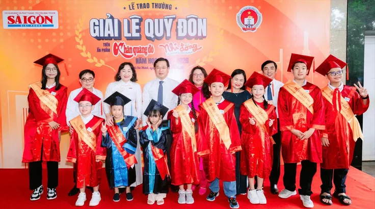 Vinh danh 120 học sinh nhận thưởng Giải Lê Quý Đôn