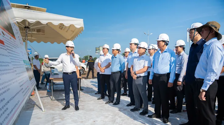 Bộ Xây dựng kiểm tra tiến độ mở rộng cao tốc TPHCM - Mỹ Thuận