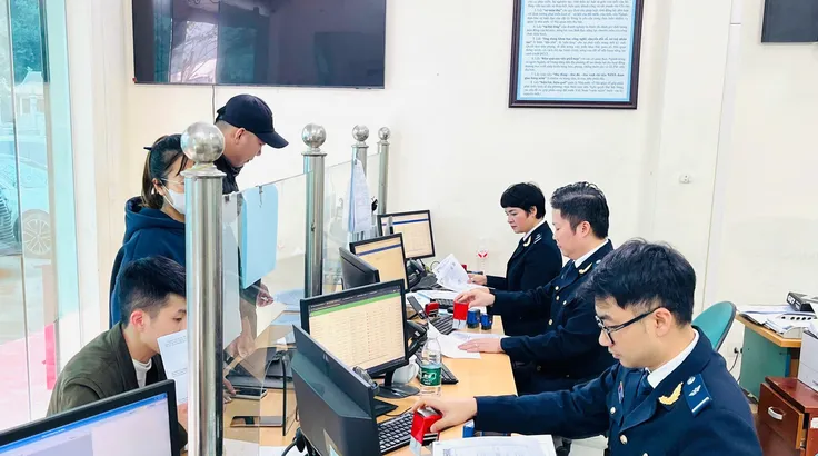 Chùm ảnh: Hải quan tháo gỡ "nút thắt" thủ tục cho hàng thực phẩm nhập khẩu