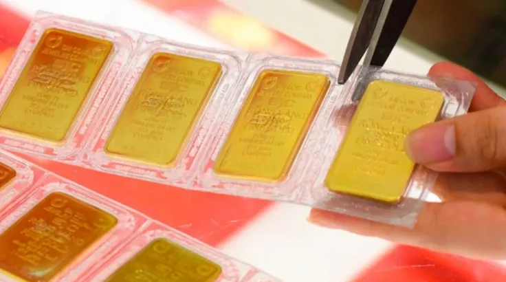 Vàng trong nước biến động ngược chiều với giá thế giới