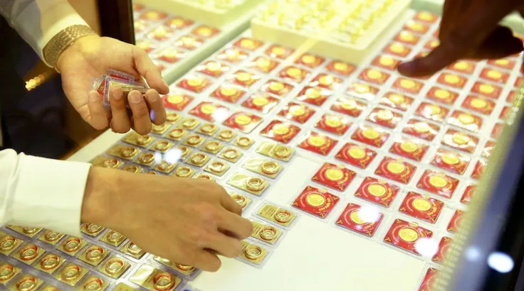 Giá vàng trong nước dao động mạnh
