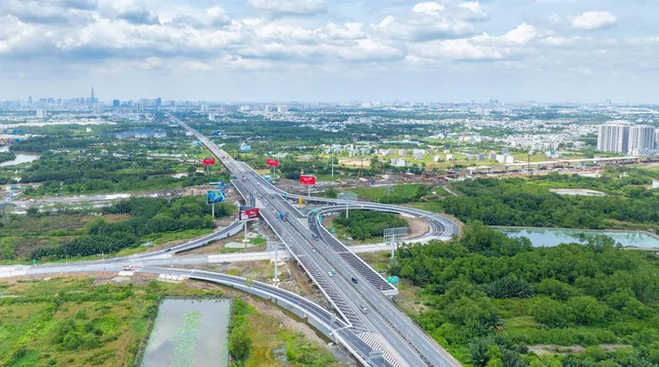 Hối hả trên những công trường cao tốc kết nối Sân bay Long Thành