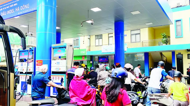 Vì sao doanh nghiệp xăng dầu 'càng bán càng lỗ'? 