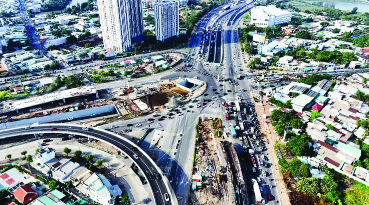 Các nút giao thông quan trọng tại TPHCM vẫn 'ì ạch'