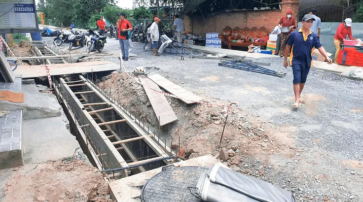 Ngổn ngang 2 tuyến đường tại Củ Chi 
