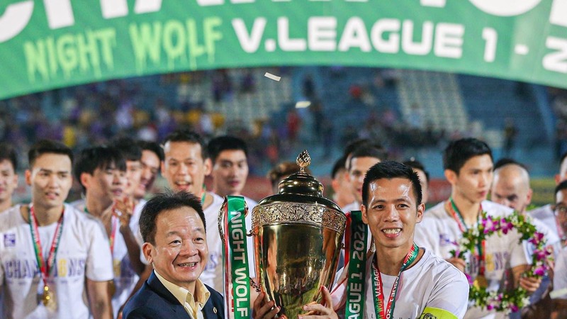 Văn Quyết ghi đậm dấu ấn ở cú ăn ba của Hà Nội FC trong mùa bóng 2022