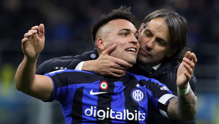 HLV Simone Inzaghi và Lautaro Martinez sau trận derby thành Milan