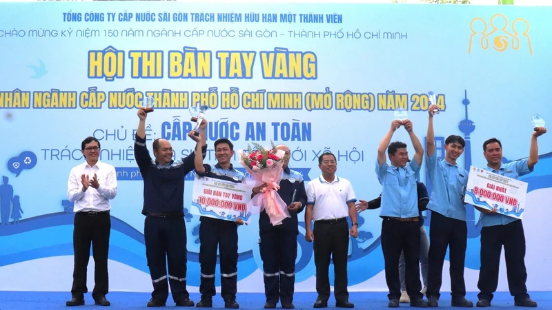 Trao giải Bàn tay vàng đến đội xuất sắc hội thi