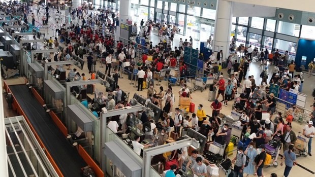 Airports offer 9,000 domestic flights during five-day Reunification Day holiday