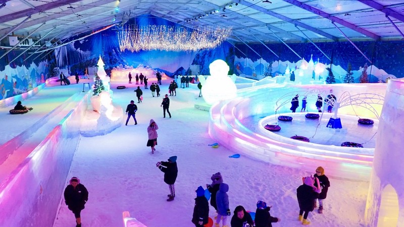 Discovering unique snow, ice playground in heart of Ho Chi Minh City