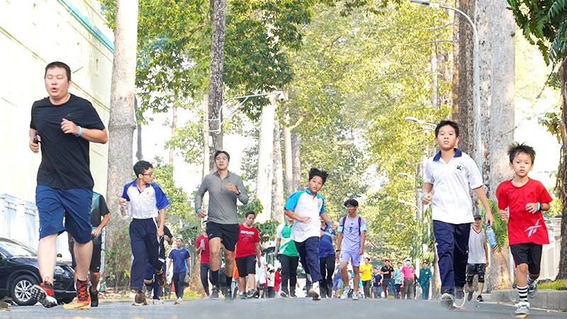 2000 人参加奥林匹克跑步