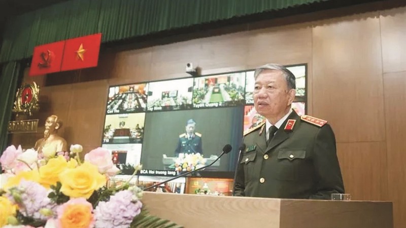 公安部长苏霖在会上致辞。
