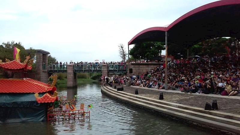 黄英俊先生的金龙水上木偶剧院参加中国台湾国际戏剧节演出。