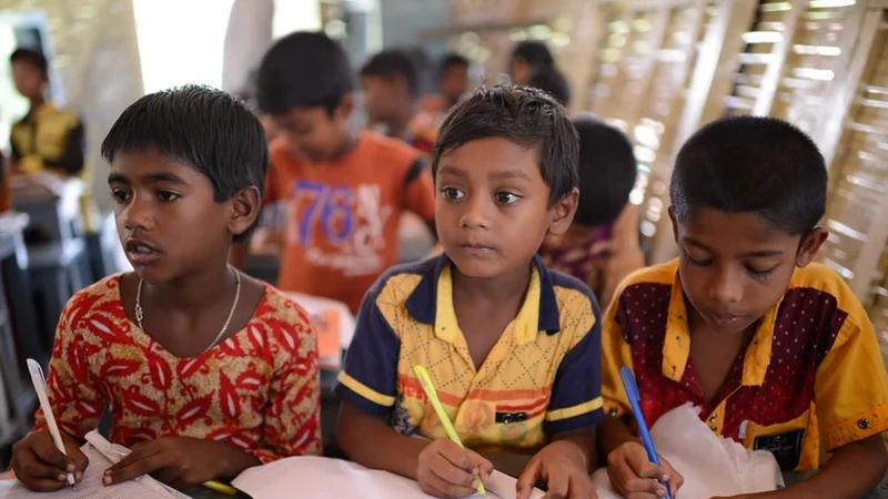 Một lớp học tại Bangladesh. Ảnh: NPR