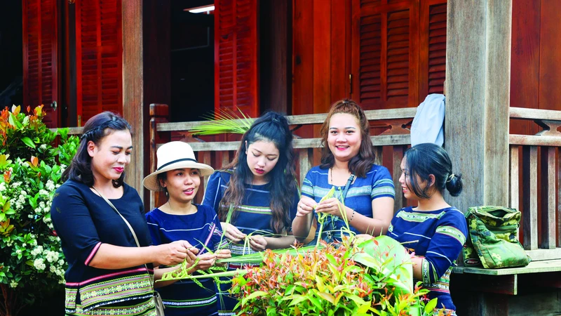 Lâm Đồng có sự đan xen đời sống, văn hóa của nhiều dân tộc, tạo ra sức hút đối với du khách khi trải nghiệm du lịch cộng đồng. Ảnh: ĐOÀN KIÊN